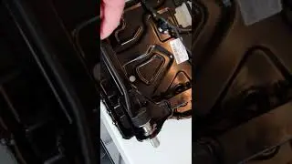 Vibrations supprim&eacute;s &agrave; l'int&eacute;rieur du chassis des si&egrave;ges arri&egrave;res Mercedes Classe E S213