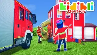 Die Kinder tun so, als w&auml;ren sie Feuerwehrm&auml;nner | Die Kinder spielen! ⛑ Kidibli