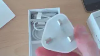 iPhone 4 Unboxing - (RazorianFly.com)