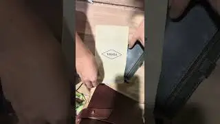 Beli sesuatu bermerk fossil dengan harga medium. Yang datang mengejutkan