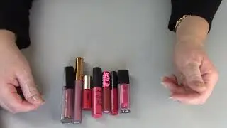 Lip product inventory with swatches and a small declutter. Part 1. January 2023
