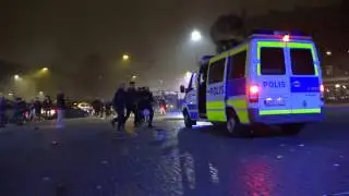 Fyrverkerier sköts vårdslöst mot människor.