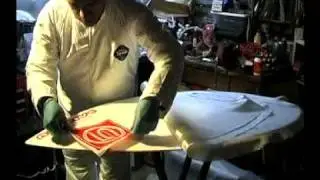 Skimboard Video Fiberglass - Glassing the board