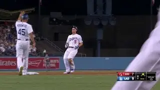 ARI@LAD: Seager smashes a run-scoring double