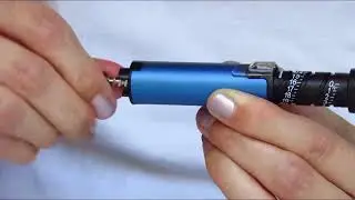 InPen inserting an insulin cartridge