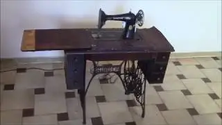 1926 Singer Sewing Machine And Cabinet Vintage Rare