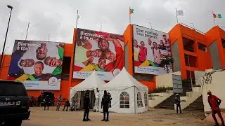 Juggling with a soccer ball at the Francophonie games [no comment]