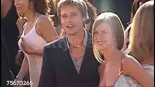 Brad Pitt poses for Emmy Awards 2000