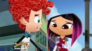 Penn and Sashi Kiss