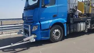 Road marking truck thermoplastic spray method (spray and screed two method)