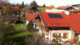 &Uuml;ber den D&auml;chern von Reichersbeuern 2011.MOV