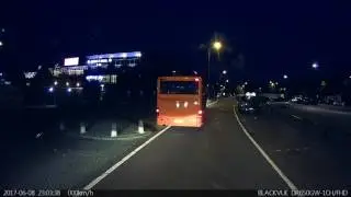 Feestbus blokkeert