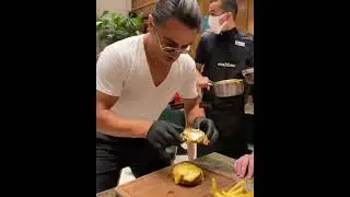 Salt Bae Signature Golden Beef Burger 🍔 #nusret #saltbae