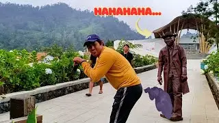 HAPPY FUNNY HUMAN STATUE PRANK ....