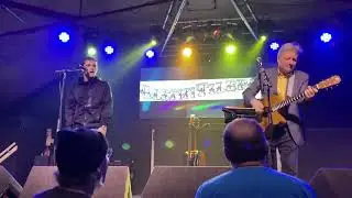 Glenn  Tilbrook - Cool For Cats Robin 2 25032022 (sung by the young lad)