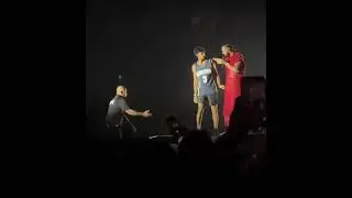 DRAKE FAN RUNS ON STAGE ''SECURITY SLOW AS F***'' #shorts