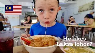 Foreigners try Malaysian Laksa in Johor Bahru | Malaysian food for the win!!