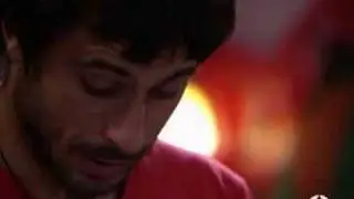 Lucas le hace un Regalo de cumple a Sara.