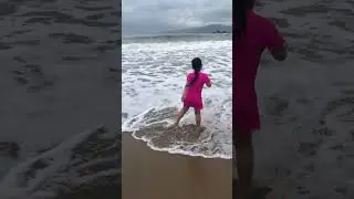 Sam Sam tắm biển Nha Trang
