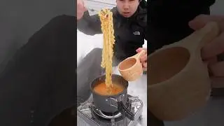 cooking SPICY RAMEN in the snow