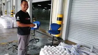 Peniupan Balon Tepuk atau Supporter PT. Epson