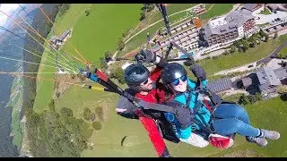 Paragliding &uuml;ber dem Hotel Tratterhof in Gitschberg Jochtal