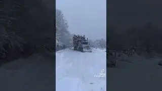Freightliner loud jake brake / logging in snow🪵#automobile#fyp#shorts #trucking #jakebrake #logging