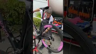 La Colnago V5Rs della Maglia Rosa Isaac Del Toro