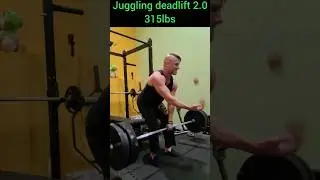 Another version of juggling deadlift. 315 lbs#juggling #lifting #powerlifting #shenanigans
