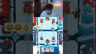 ALGUNA VEZ HABIAS VISTO UNA BOLA ASI? #clash #clashroyale #shorts #clashofclans #funny #clashmemes