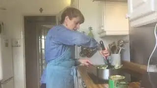 How to use cauliflower leaves for a soup