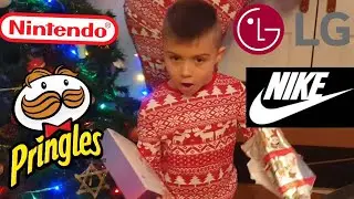 Kids opening Christmas Presents 2019 | SANTA CAME 🎄🎁🎄