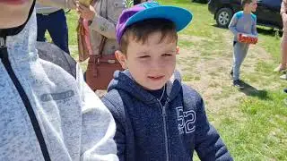 Oameni frumoși la Cărpineni, Hîncești. Gheorghe Furdui a adus un microbuz pentru săteni.