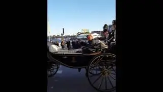 Kungen och drottningen med h&auml;st och vagn till Nordiska museet