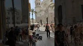 Musicisti di strada a Cadice, nella piazza della Cattedrale: fantastica atmosfera