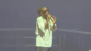 YOUSS PASSE LE MICRO AU PUBLIC - YOUSSOUPHA -  SUPR&Ecirc;ME TOUR - Z&Eacute;NITH PARIS - 4 D&Eacute;CEMBRE 2025