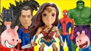 Peppa Pig e George Pig mulher maravilha Hulk Spideman Super homem Batman Vs Godzilla