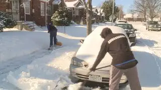 Volunteers shovel snow for seniors, veterans in St. Louis area