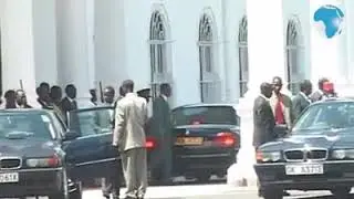 Former president Daniel Moi's last moments at State House before handing over power to Mwai Kibaki