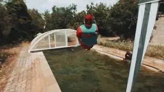 La VIVACITE dans la PISCINE verte CACA