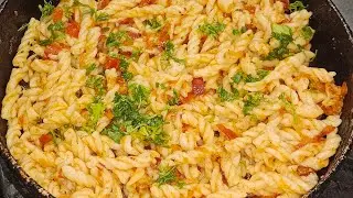 Bacho ki farmaaish p bnana pada pasta 🍝😋 aaj ki sham weekend ko bnaya special 