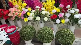 Artificial flowers, copy of Woodland & Rebook shoes all at one place in Kashmir Sunday Market.Watch