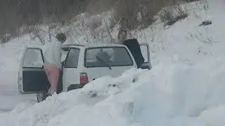 Купальщицы, переодевание на морозе.
