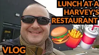 Обед в ресторане Harvey's с вегетарианским бургером, картофелем фри и корневым пивом