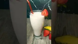 Strawberry Banana Smoothie #shorts #trending  #strawberrybananasmoothie #smoothies #milkshake
