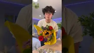 How to properly gift flowers. #flowers #forher #girls #boys