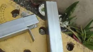 051225  -  Mesa feita com metalom e sucata.