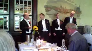 Schwarzbraun ist die Haselnu&szlig; (Golden Gate Quartet)