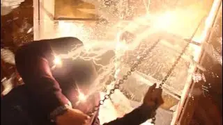 The Flash [5x8] Barry time travels to Particle Accelerator Explosion Part 2