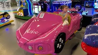 Öykü Oyun Alanında Barbie Arabasına Bindi 
